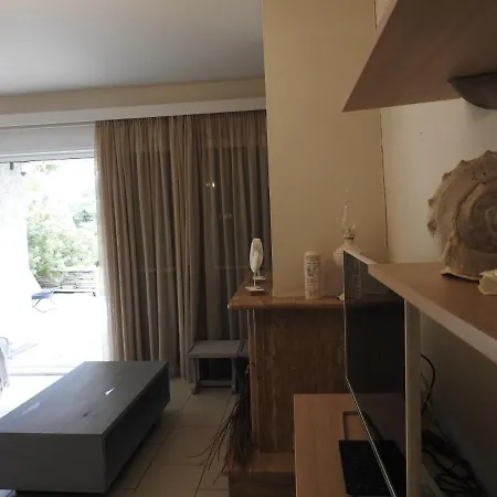 Konstantinos Luxury Beach House * Νικήτη